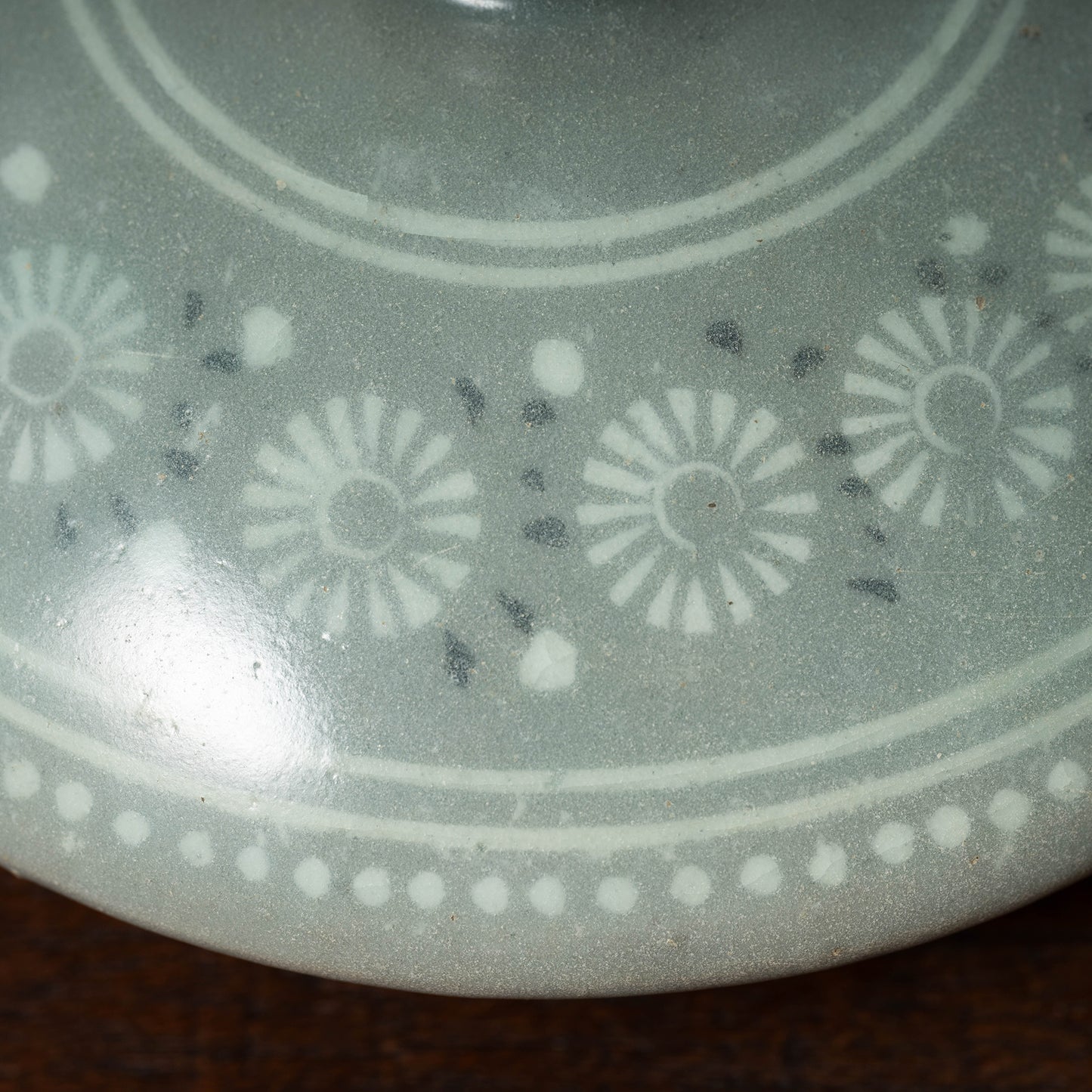 Goryeo Celadon Oil Pot with Inlaid Chrysanthemum Design