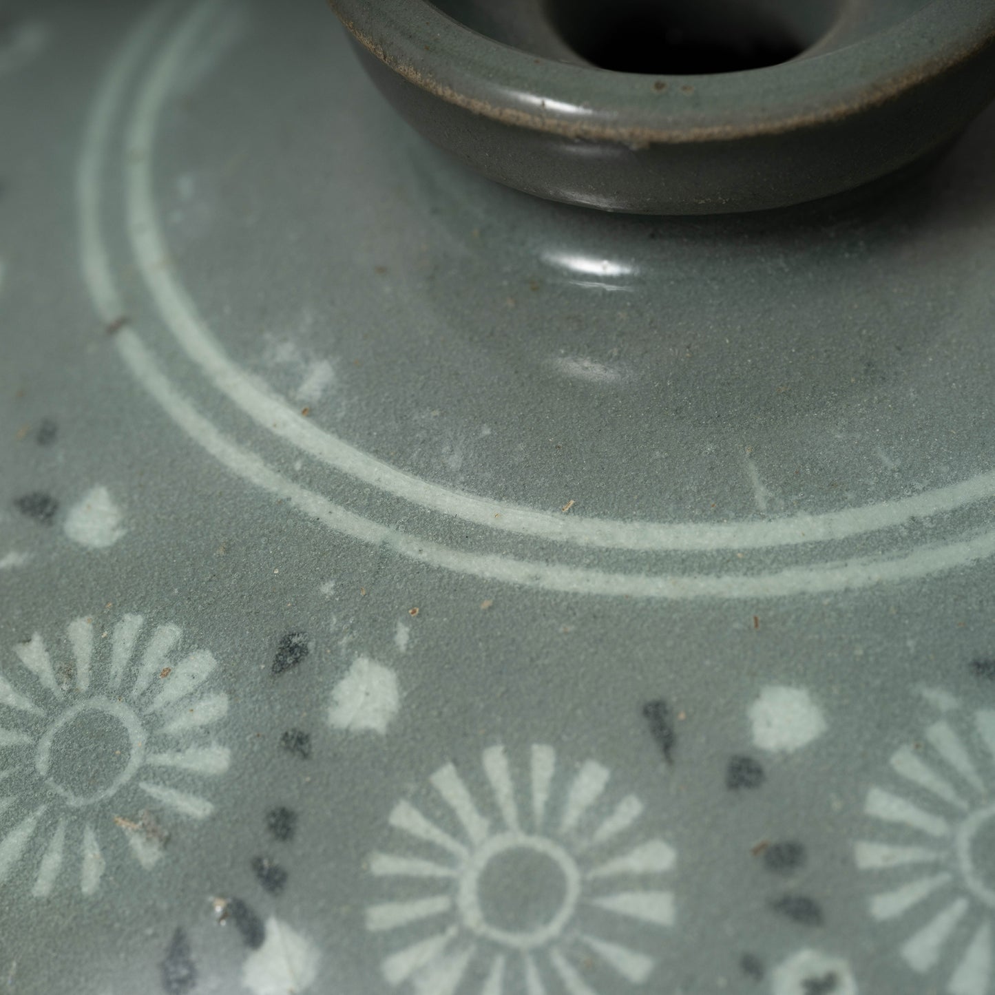 Goryeo Celadon Oil Pot with Inlaid Chrysanthemum Design