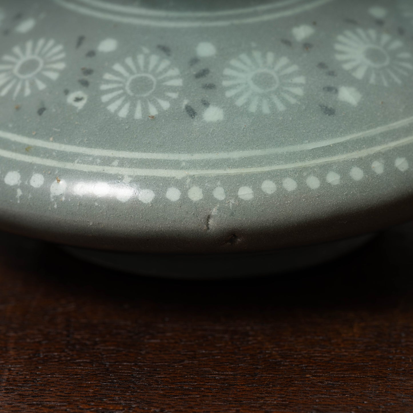 Goryeo Celadon Oil Pot with Inlaid Chrysanthemum Design