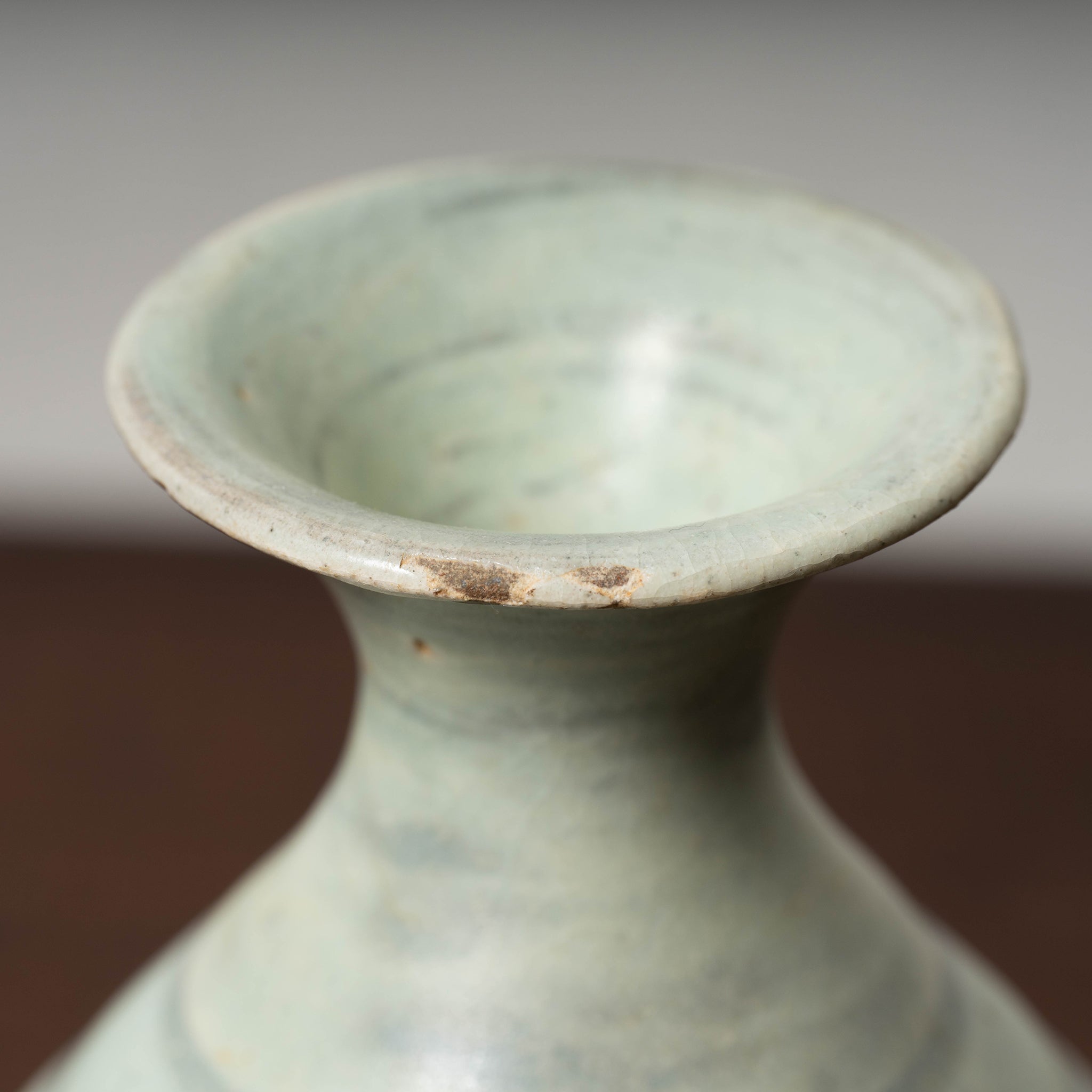 朝鮮美術　李朝　高麗青磁　鉄絵　草文　碗口瓶　時代箱付　M　R7852B 高麗末 粉青沙器鉄絵魚文瓶 – 燦禾 SANKA
