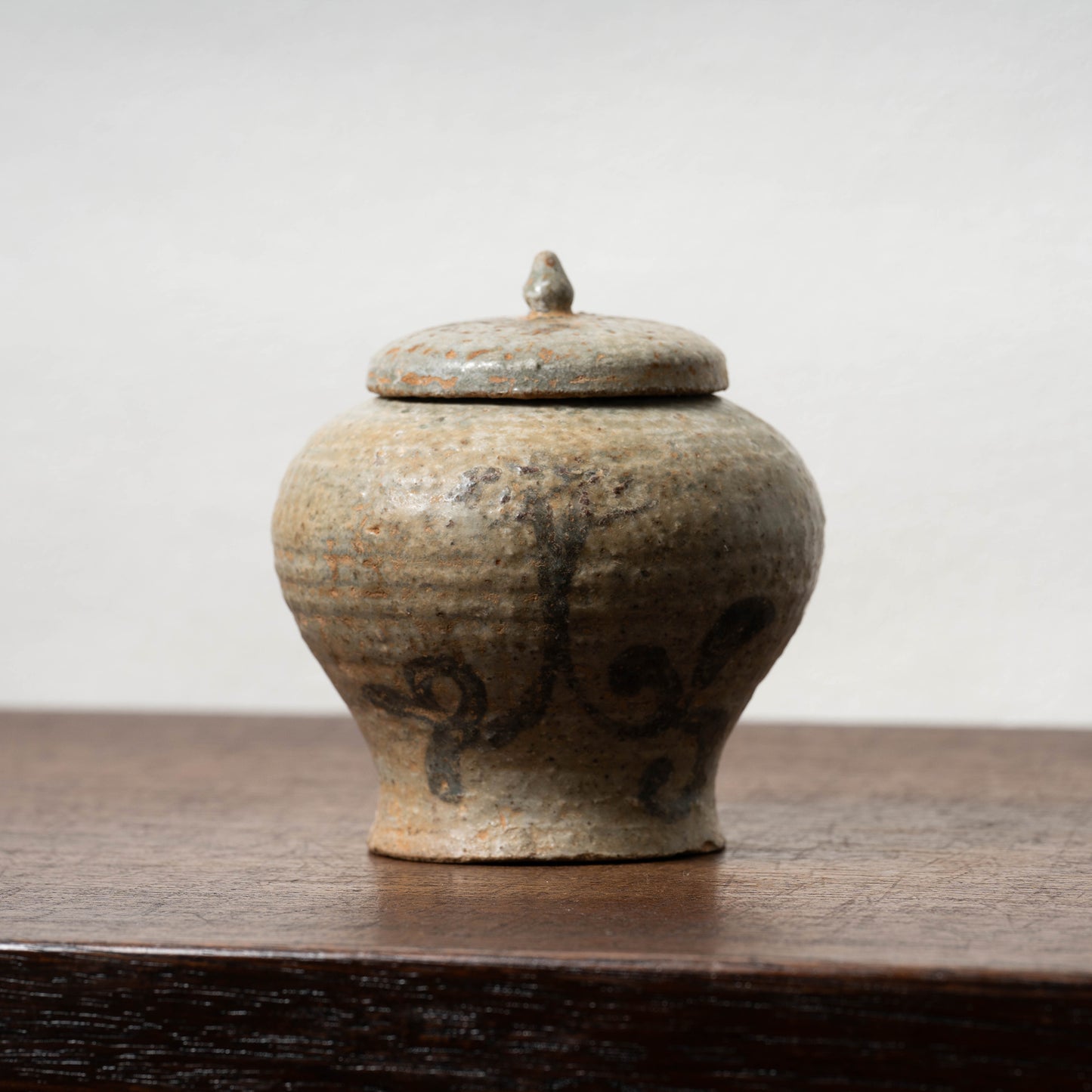 Joseon Dynasty Buncheong Ware Gyeryongsan-type Lid and Jar with flower Design