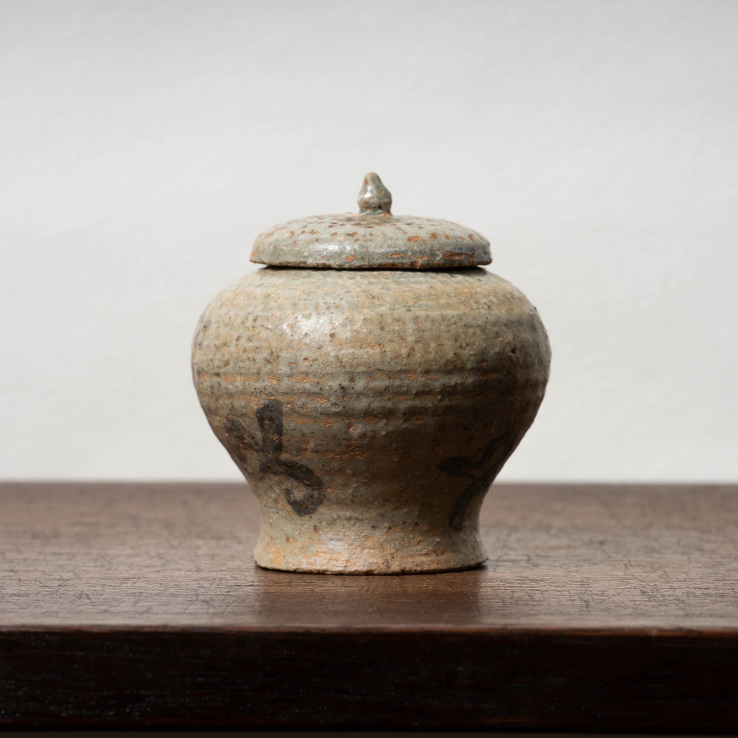 Joseon Dynasty Buncheong Ware Gyeryongsan-type Lid and Jar with flower Design
