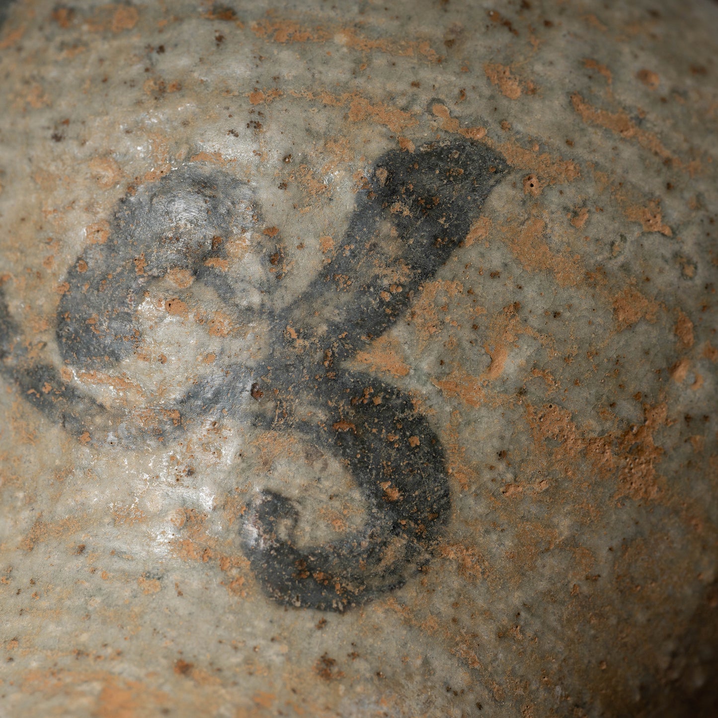 Joseon Dynasty Buncheong Ware Gyeryongsan-type Lid and Jar with flower Design