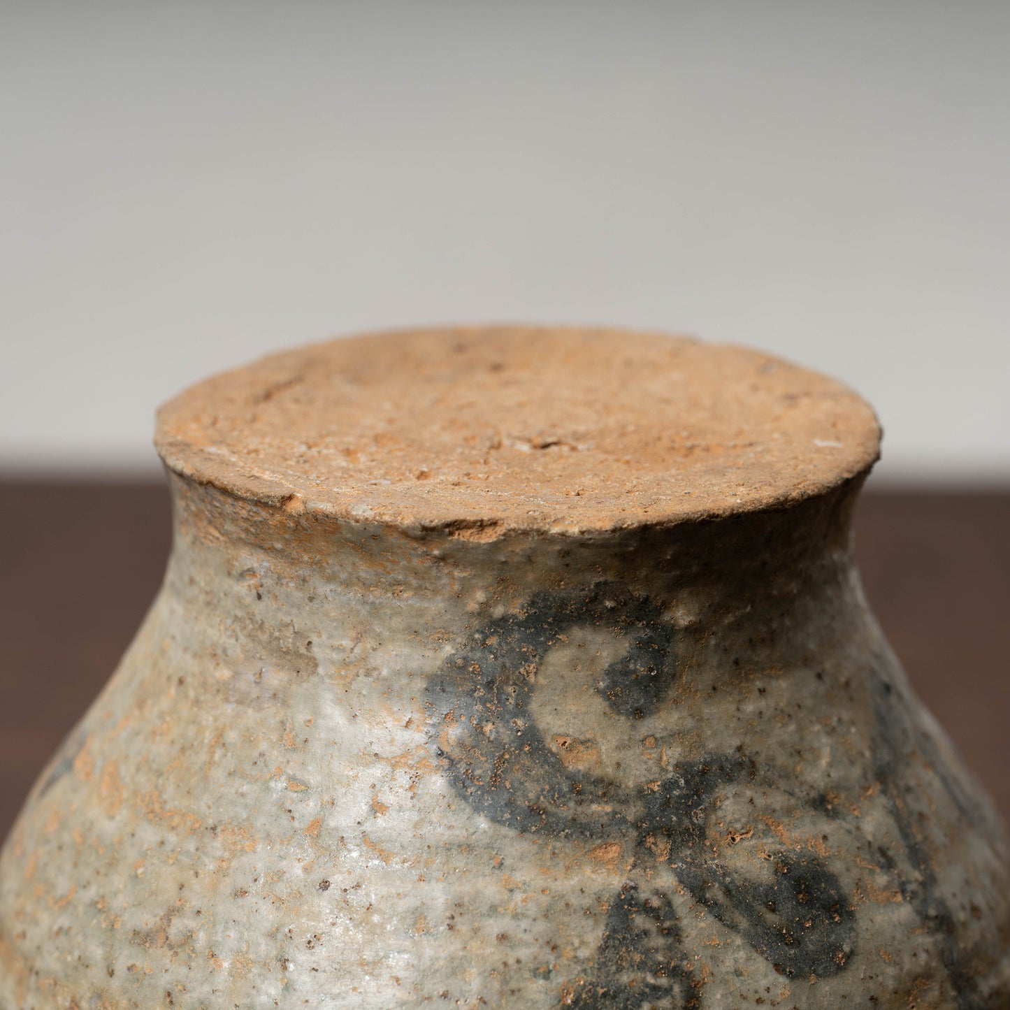 Joseon Dynasty Buncheong Ware Gyeryongsan-type Lid and Jar with flower Design