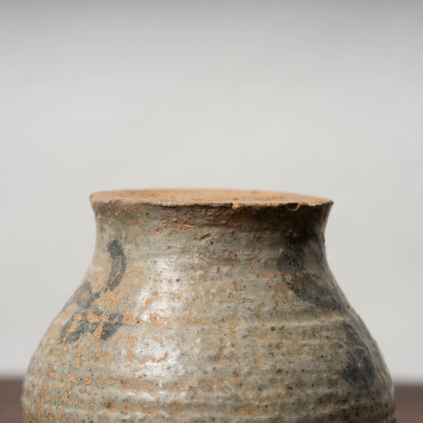 Joseon Dynasty Buncheong Ware Gyeryongsan-type Lid and Jar with flower Design