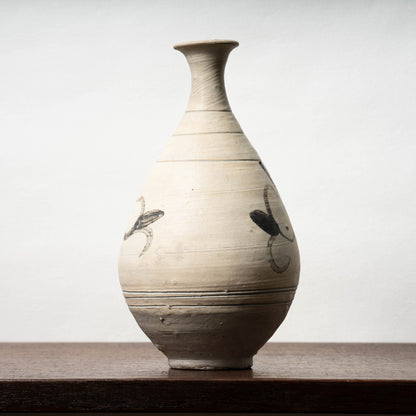 李氏朝鮮 鶏龍山 粉青沙器鉄絵唐草文瓶