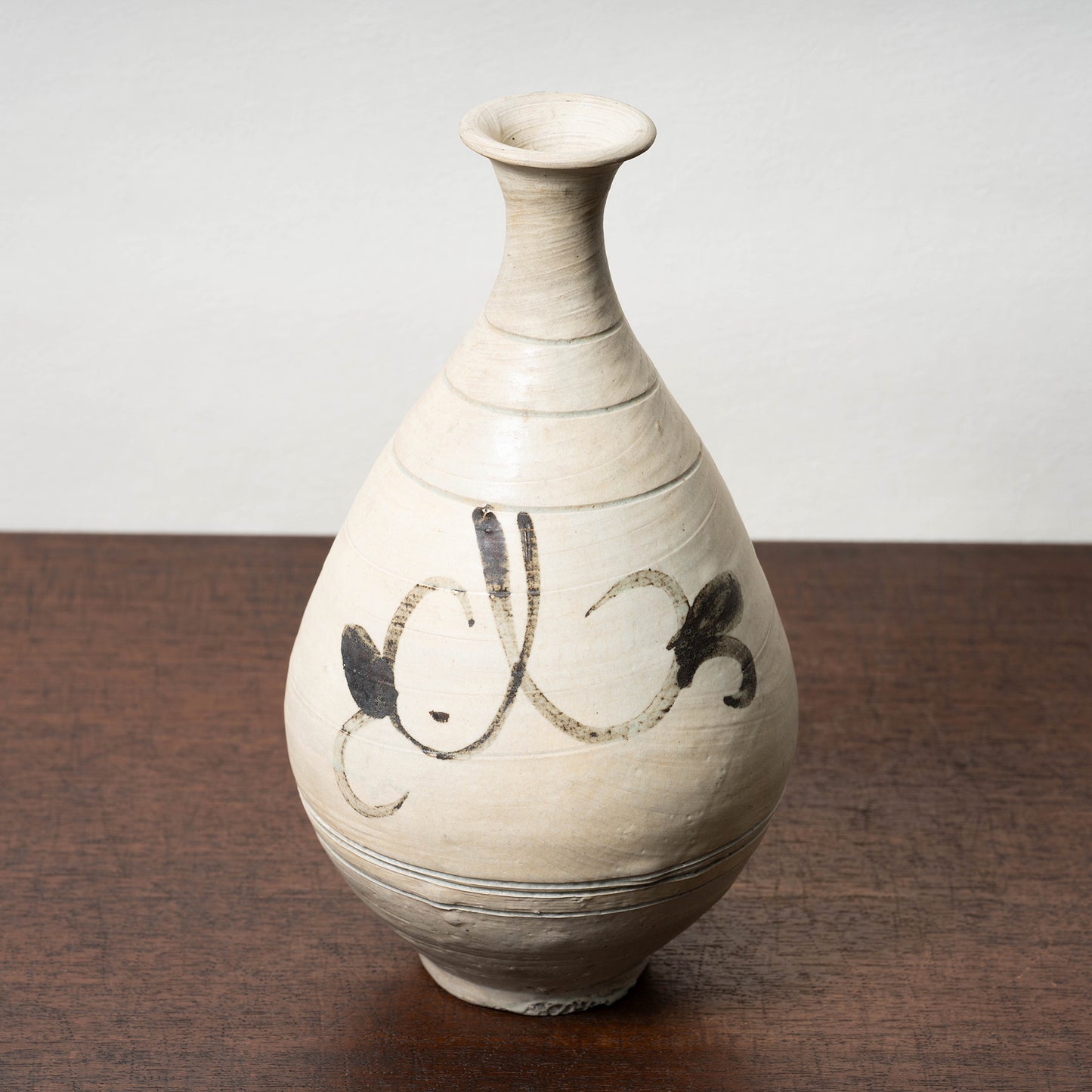 李氏朝鮮 鶏龍山 粉青沙器鉄絵唐草文瓶