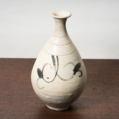 李氏朝鮮 鶏龍山 粉青沙器鉄絵唐草文瓶