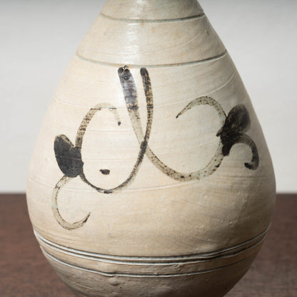 李氏朝鮮 鶏龍山 粉青沙器鉄絵唐草文瓶