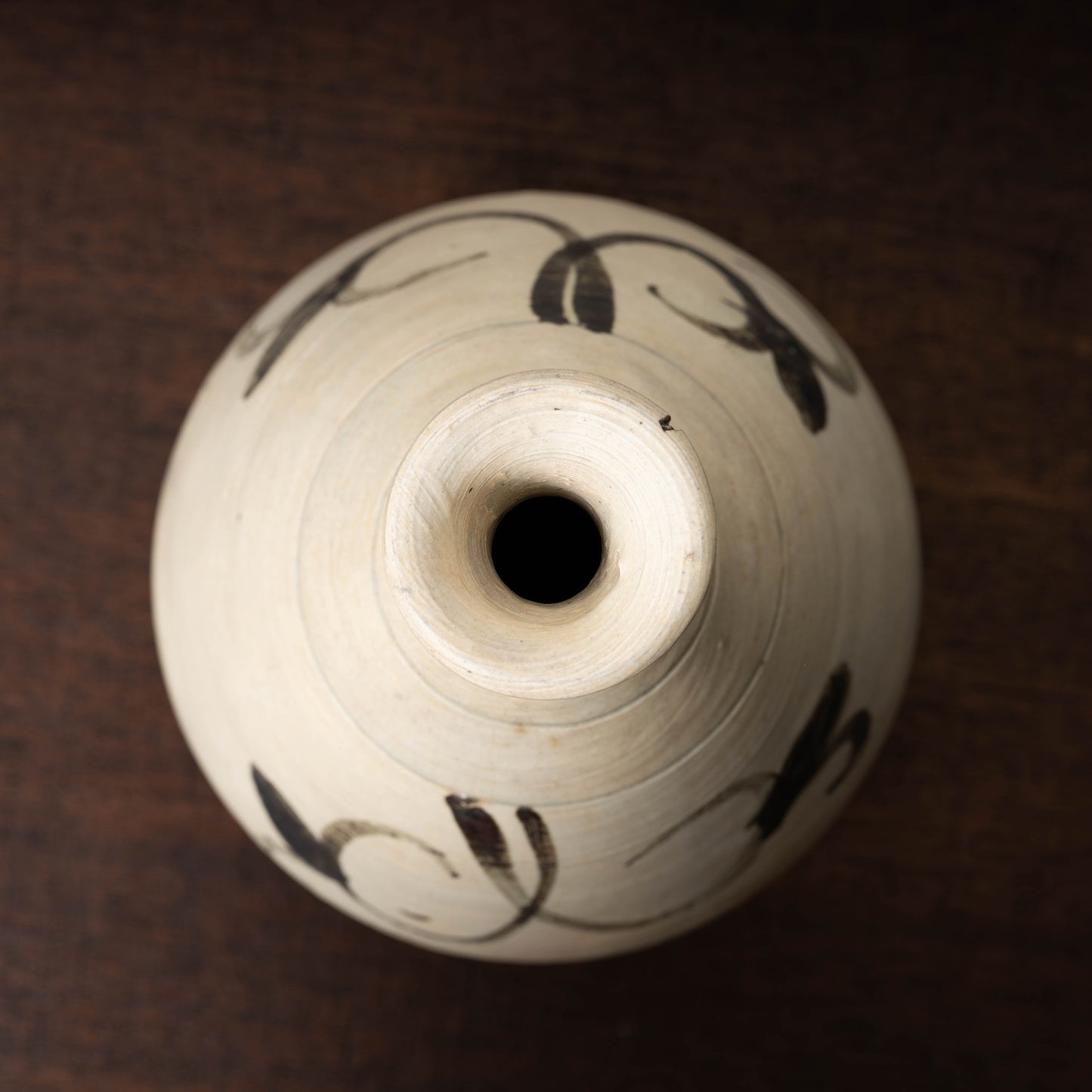 李氏朝鮮 鶏龍山 粉青沙器鉄絵唐草文瓶
