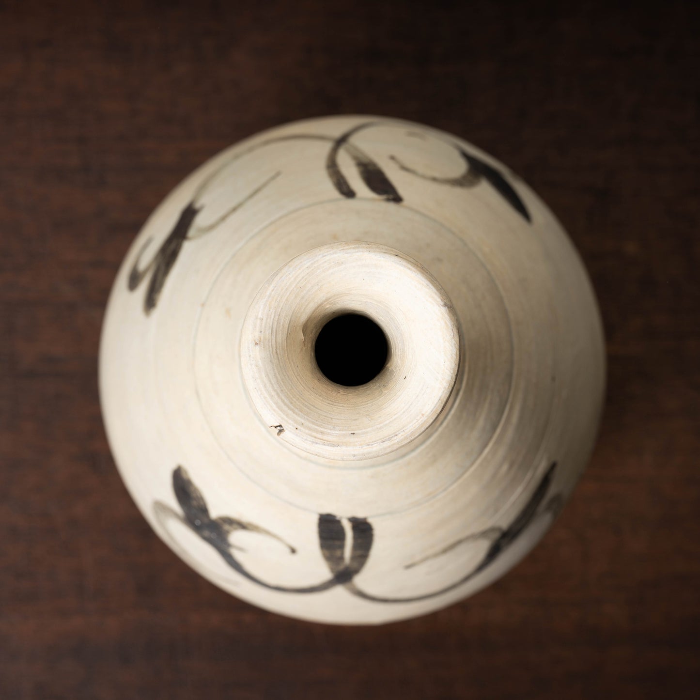 李氏朝鮮 鶏龍山 粉青沙器鉄絵唐草文瓶