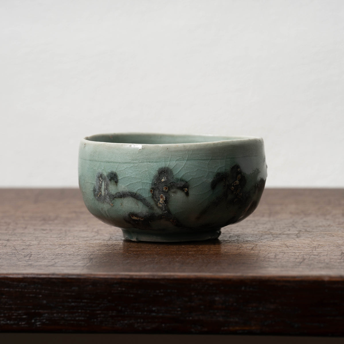 Goryeo Celadon small Tea bowl with Slip-trailed Flower design