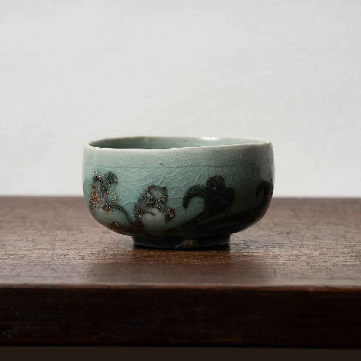 Goryeo Celadon small Tea bowl with Slip-trailed Flower design