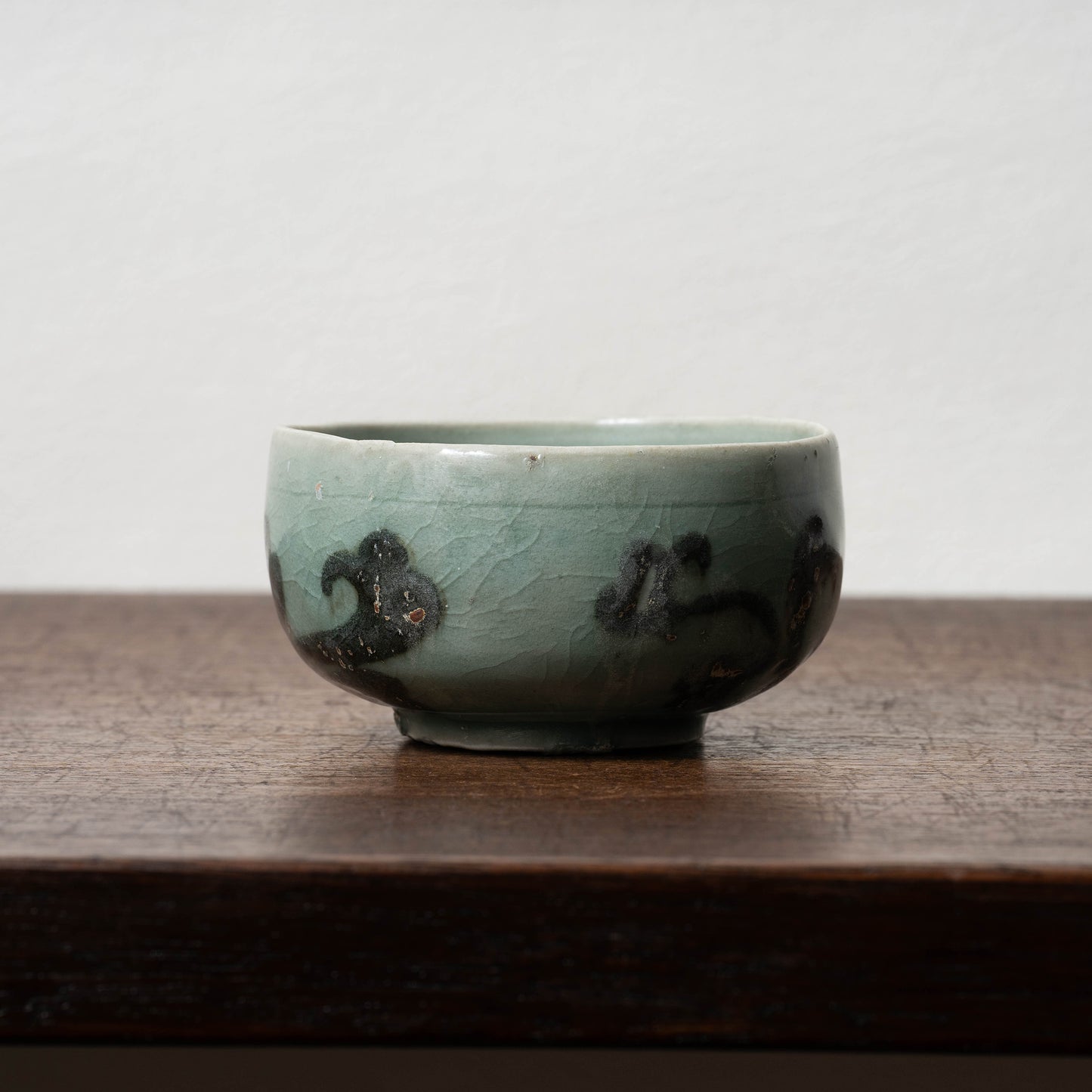 Goryeo Celadon small Tea bowl with Slip-trailed Flower design