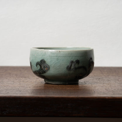 Goryeo Celadon small Tea bowl with Slip-trailed Flower design