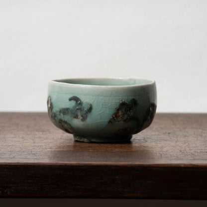 Goryeo Celadon small Tea bowl with Slip-trailed Flower design