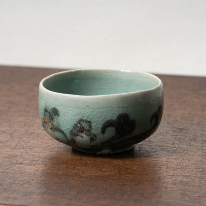 Goryeo Celadon small Tea bowl with Slip-trailed Flower design