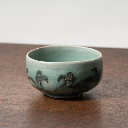 Goryeo Celadon small Tea bowl with Slip-trailed Flower design