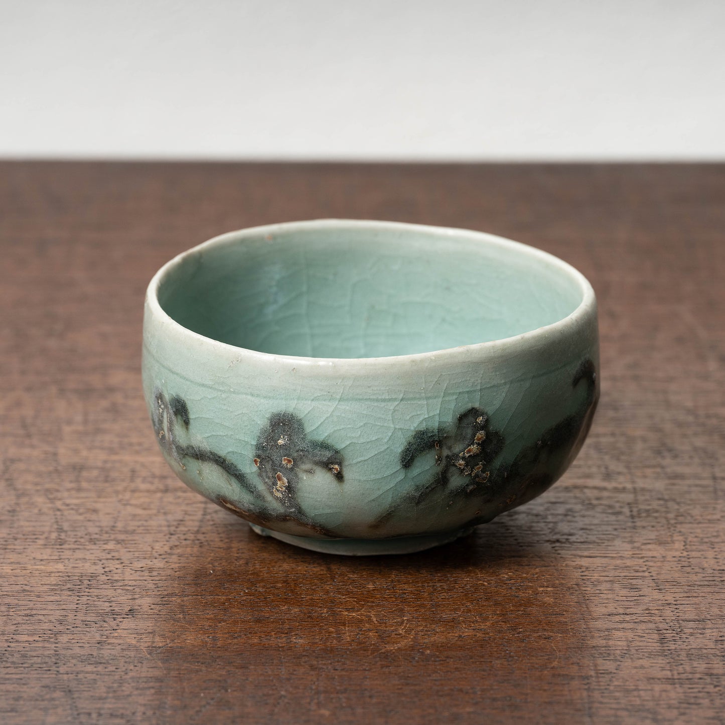 Goryeo Celadon small Tea bowl with Slip-trailed Flower design
