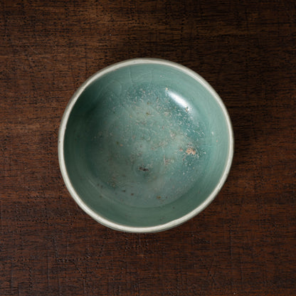 Goryeo Celadon small Tea bowl with Slip-trailed Flower design