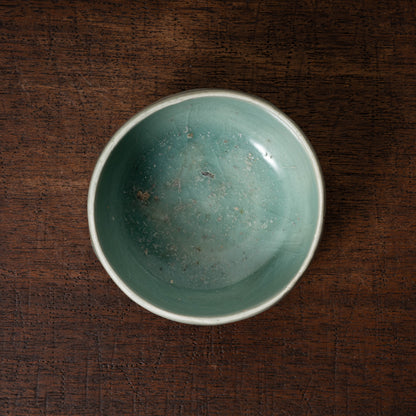 Goryeo Celadon small Tea bowl with Slip-trailed Flower design