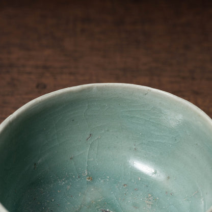 Goryeo Celadon small Tea bowl with Slip-trailed Flower design