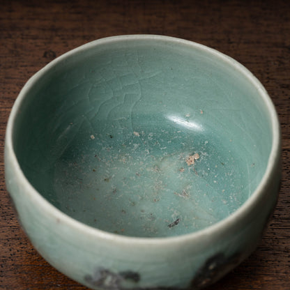 Goryeo Celadon small Tea bowl with Slip-trailed Flower design