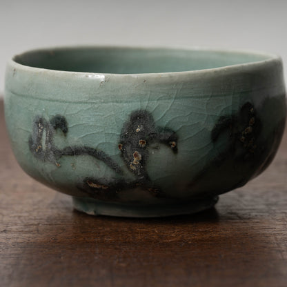 Goryeo Celadon small Tea bowl with Slip-trailed Flower design