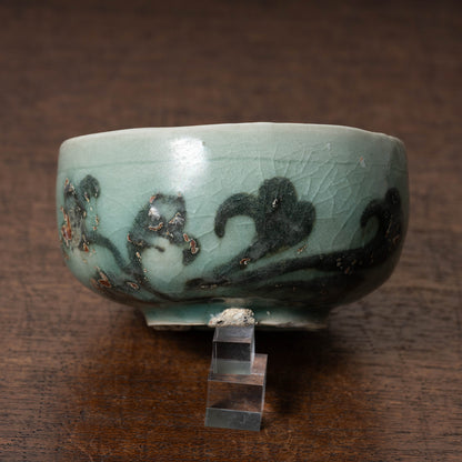 Goryeo Celadon small Tea bowl with Slip-trailed Flower design
