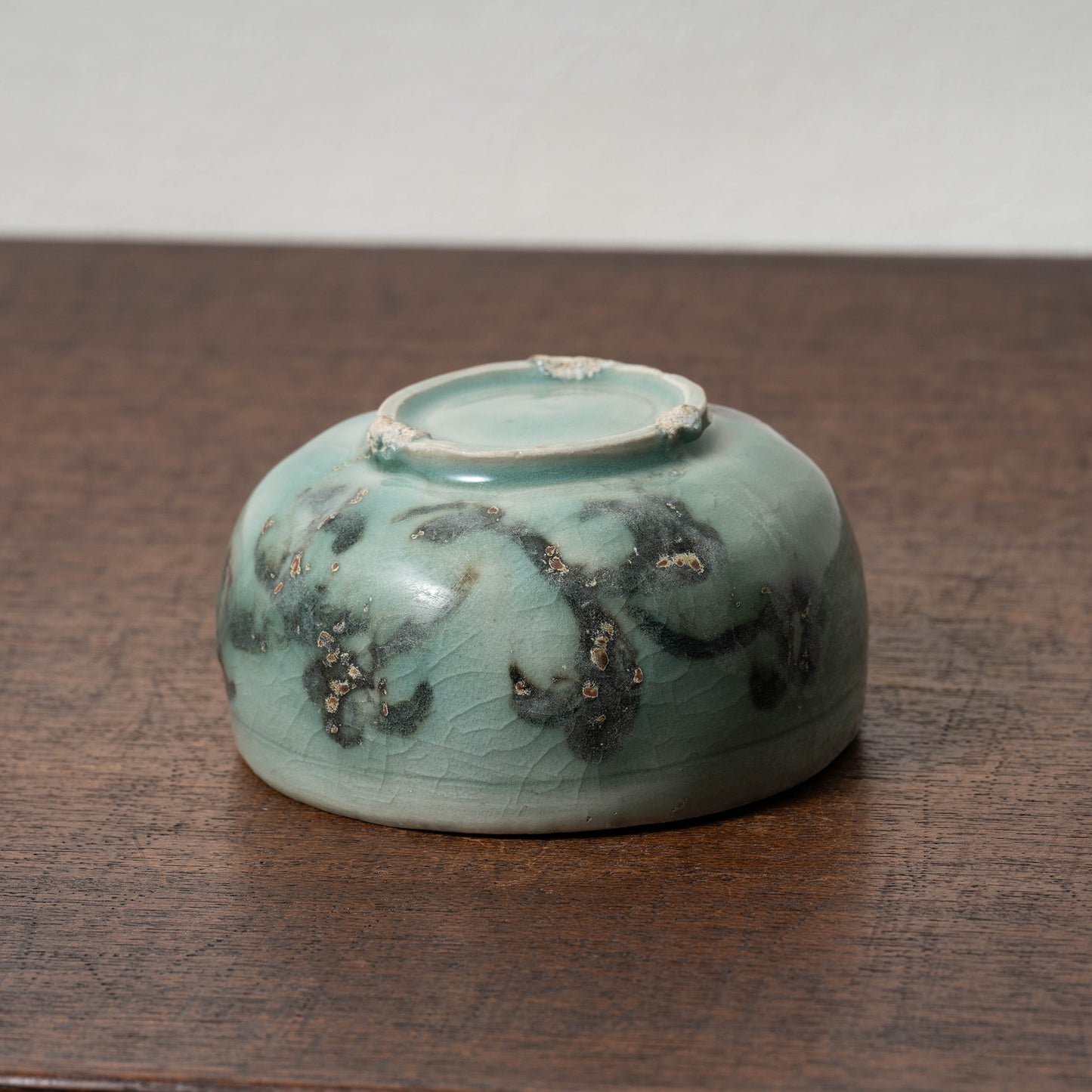Goryeo Celadon small Tea bowl with Slip-trailed Flower design