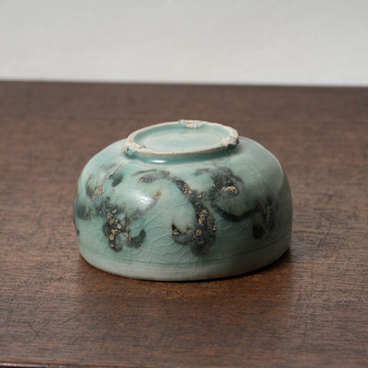 Goryeo Celadon small Tea bowl with Slip-trailed Flower design
