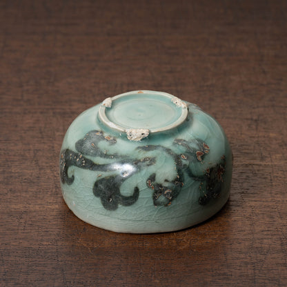 Goryeo Celadon small Tea bowl with Slip-trailed Flower design