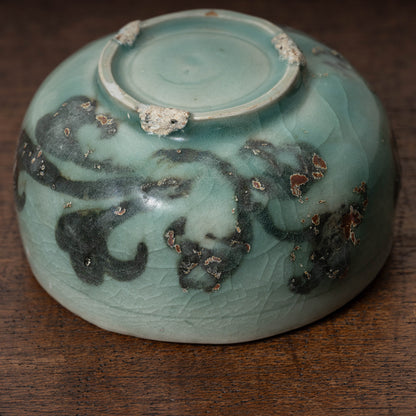 Goryeo Celadon small Tea bowl with Slip-trailed Flower design
