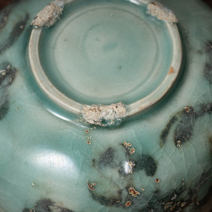 Goryeo Celadon small Tea bowl with Slip-trailed Flower design
