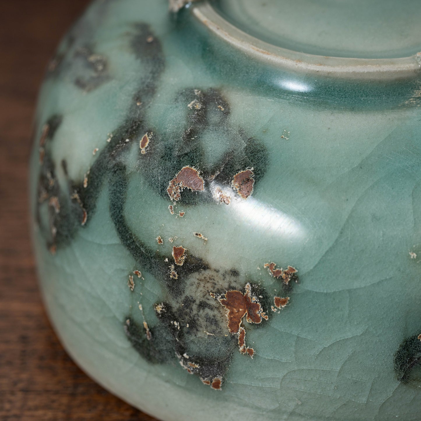 Goryeo Celadon small Tea bowl with Slip-trailed Flower design