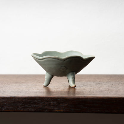 Goryeo Celadon Basin with Inlaid Chrysanthemum Design and Animal-Shaped Legs