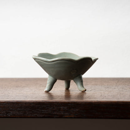 Goryeo Celadon Basin with Inlaid Chrysanthemum Design and Animal-Shaped Legs