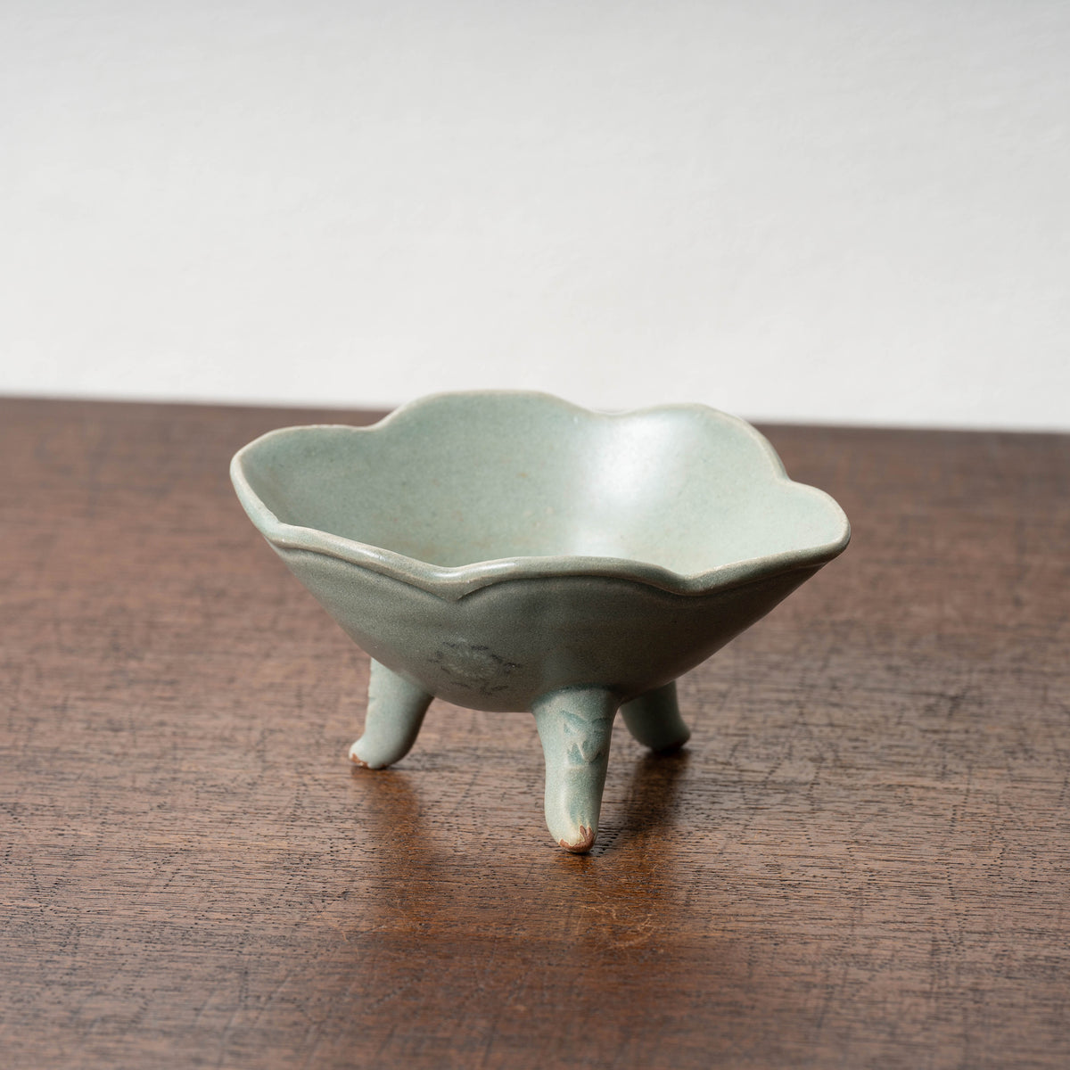 Goryeo Celadon Basin with Inlaid Chrysanthemum Design and Animal-Shaped Legs