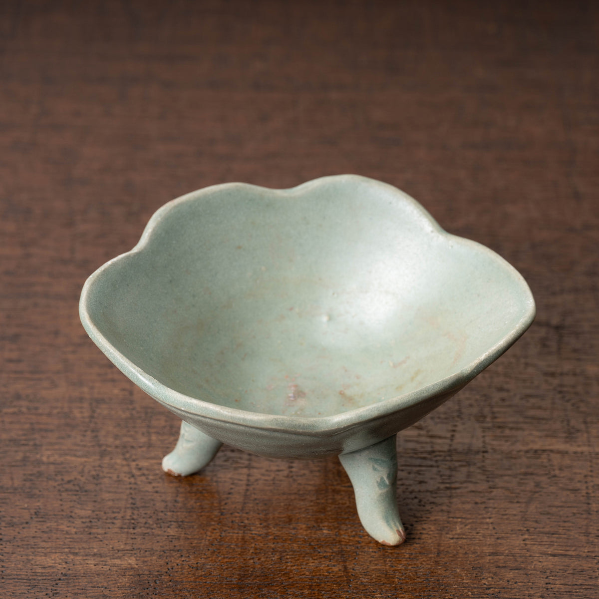 Goryeo Celadon Basin with Inlaid Chrysanthemum Design and Animal-Shaped Legs