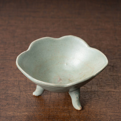 Goryeo Celadon Basin with Inlaid Chrysanthemum Design and Animal-Shaped Legs