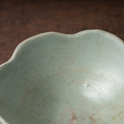 Goryeo Celadon Basin with Inlaid Chrysanthemum Design and Animal-Shaped Legs