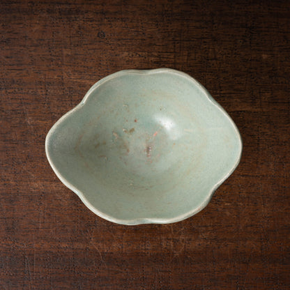 Goryeo Celadon Basin with Inlaid Chrysanthemum Design and Animal-Shaped Legs