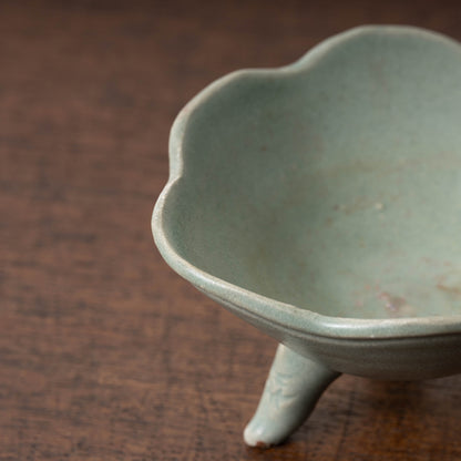 Goryeo Celadon Basin with Inlaid Chrysanthemum Design and Animal-Shaped Legs