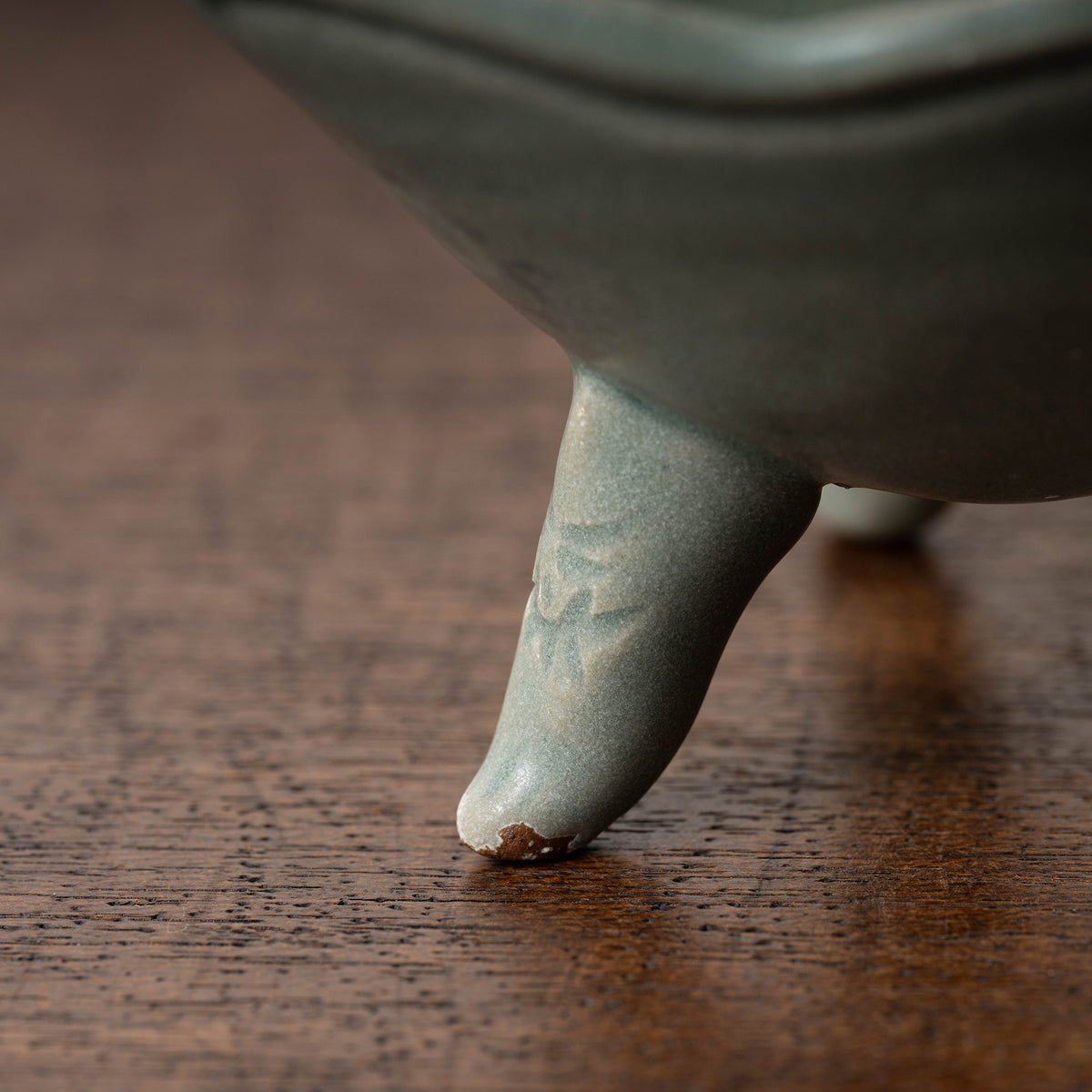 Goryeo Celadon Basin with Inlaid Chrysanthemum Design and Animal-Shaped Legs