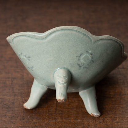 Goryeo Celadon Basin with Inlaid Chrysanthemum Design and Animal-Shaped Legs