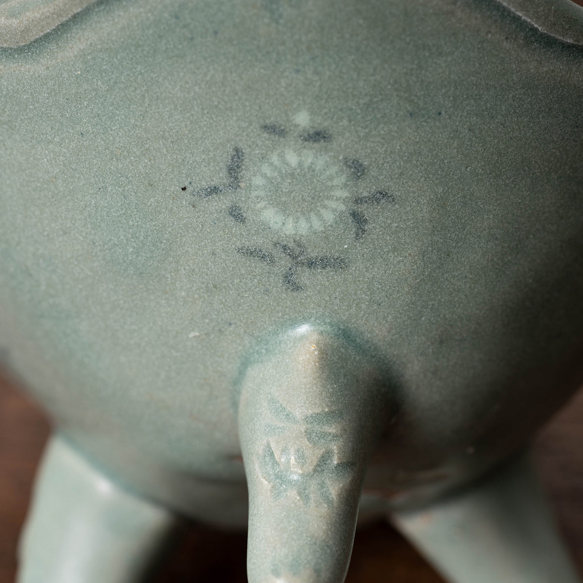 Goryeo Celadon Basin with Inlaid Chrysanthemum Design and Animal-Shaped Legs
