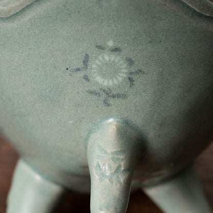 Goryeo Celadon Basin with Inlaid Chrysanthemum Design and Animal-Shaped Legs