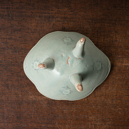 Goryeo Celadon Basin with Inlaid Chrysanthemum Design and Animal-Shaped Legs