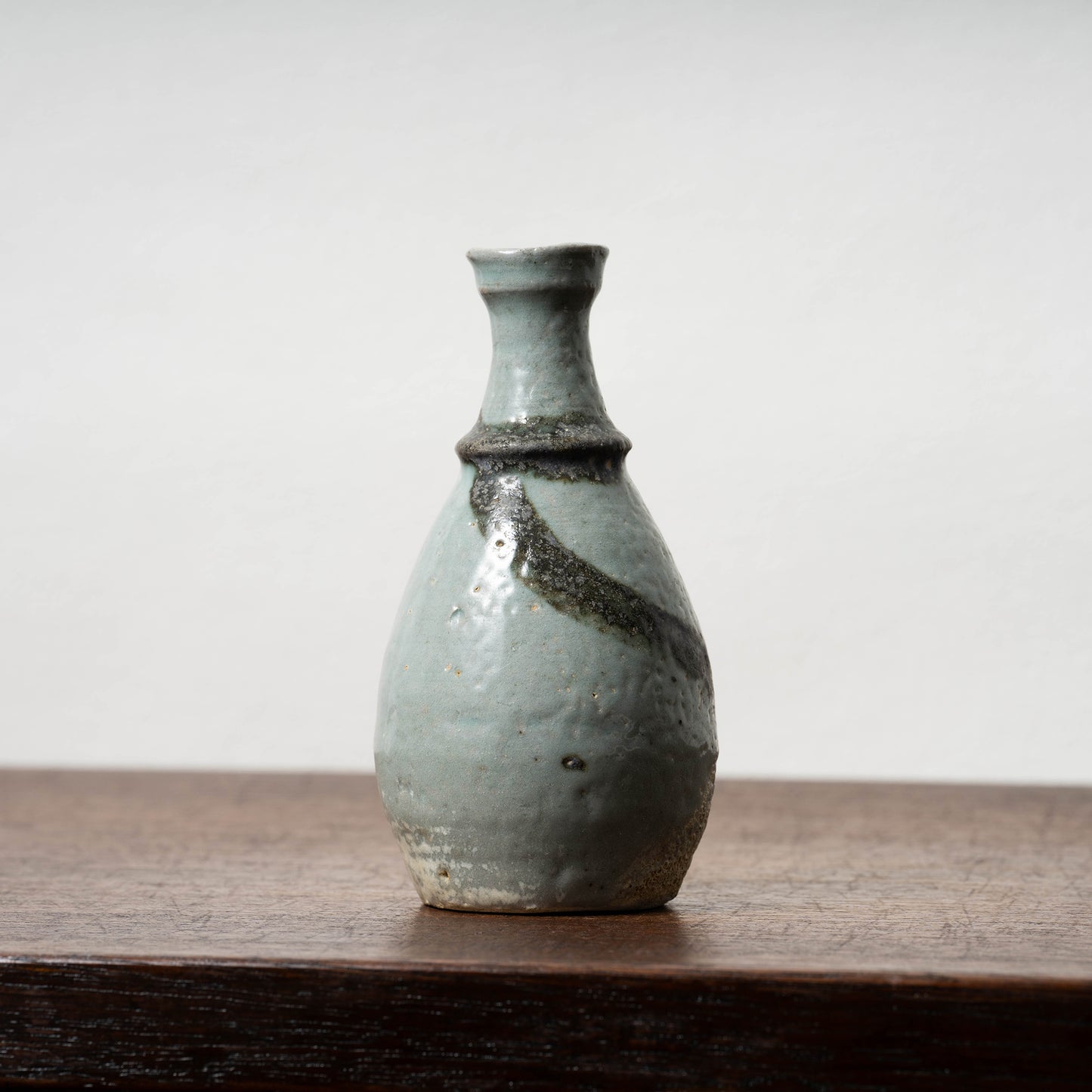 李朝 粉青沙器飾付鉄絵徳利