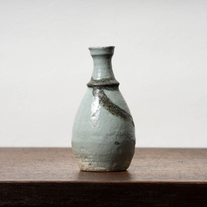 李朝 粉青沙器飾付鉄絵徳利